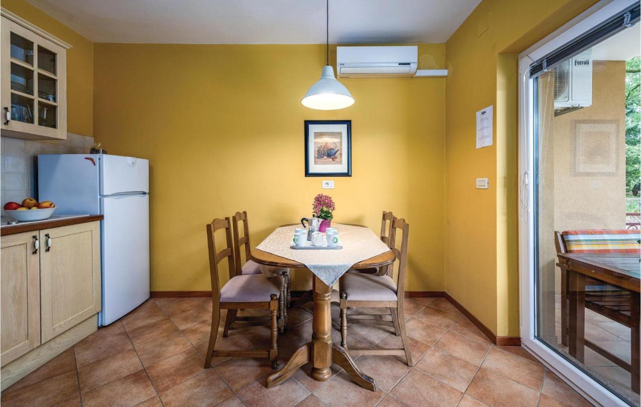 Stunning Apartment In Umag With Wifi מראה חיצוני תמונה