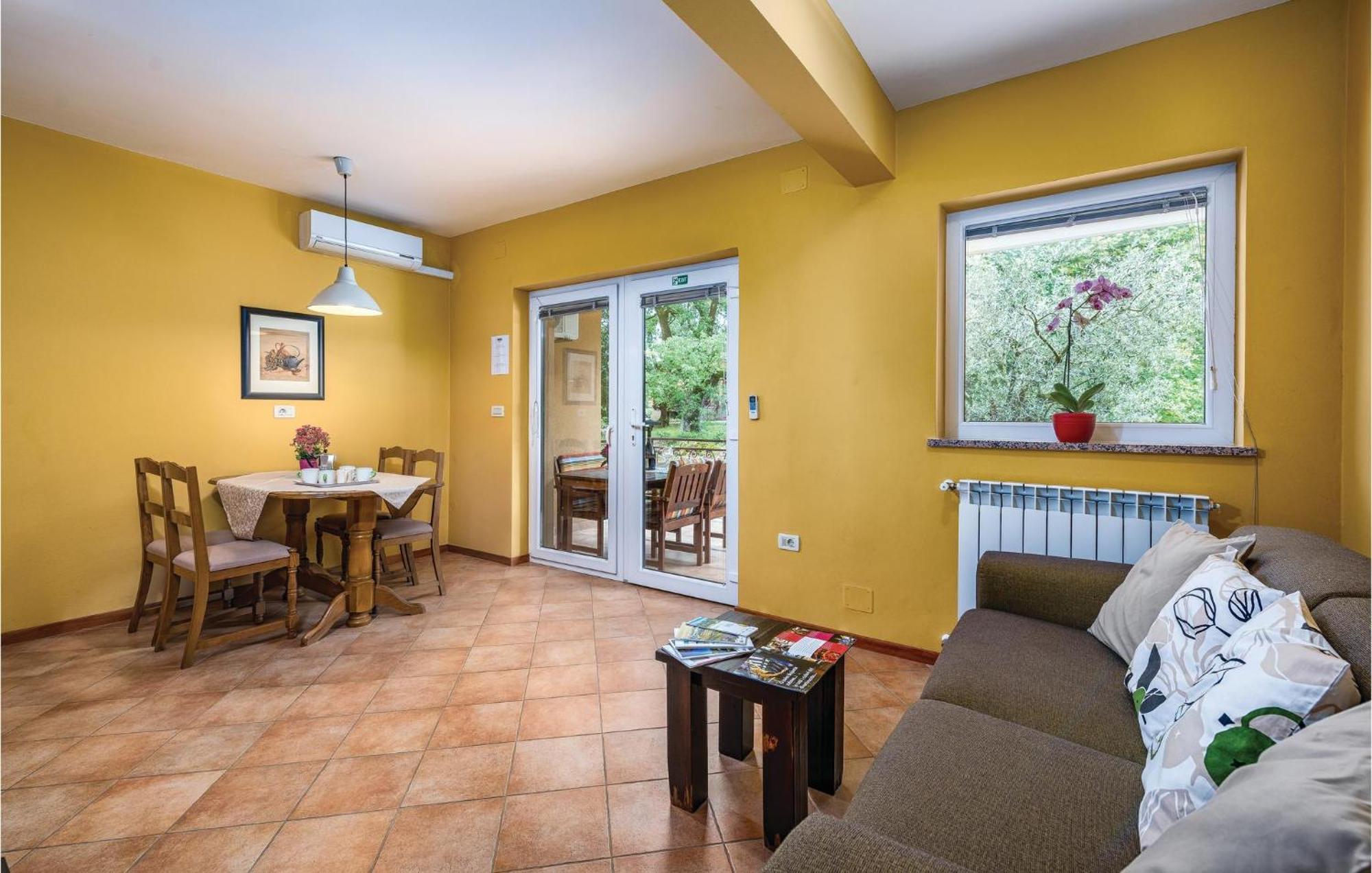 Stunning Apartment In Umag With Wifi מראה חיצוני תמונה