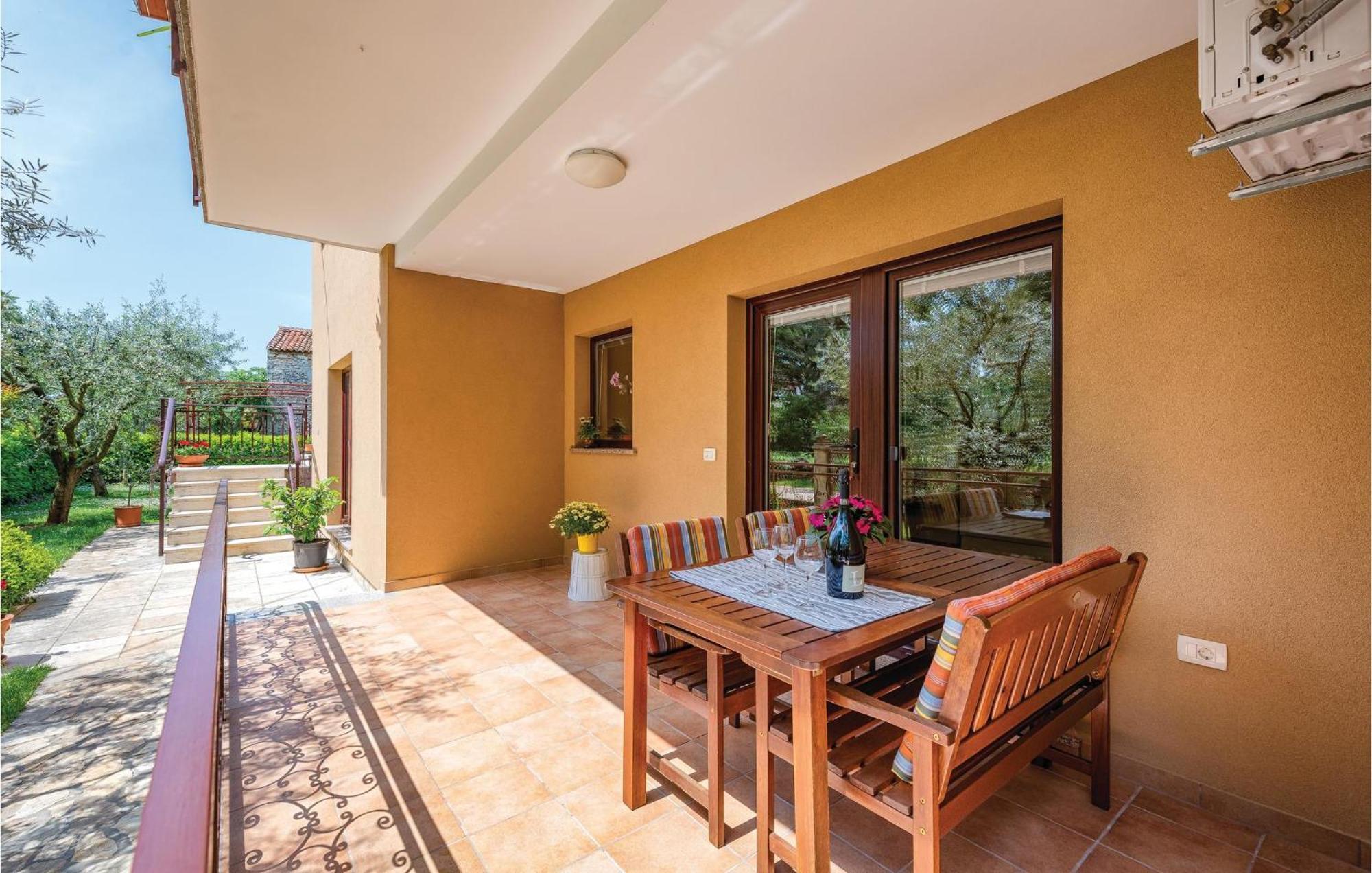 Stunning Apartment In Umag With Wifi מראה חיצוני תמונה