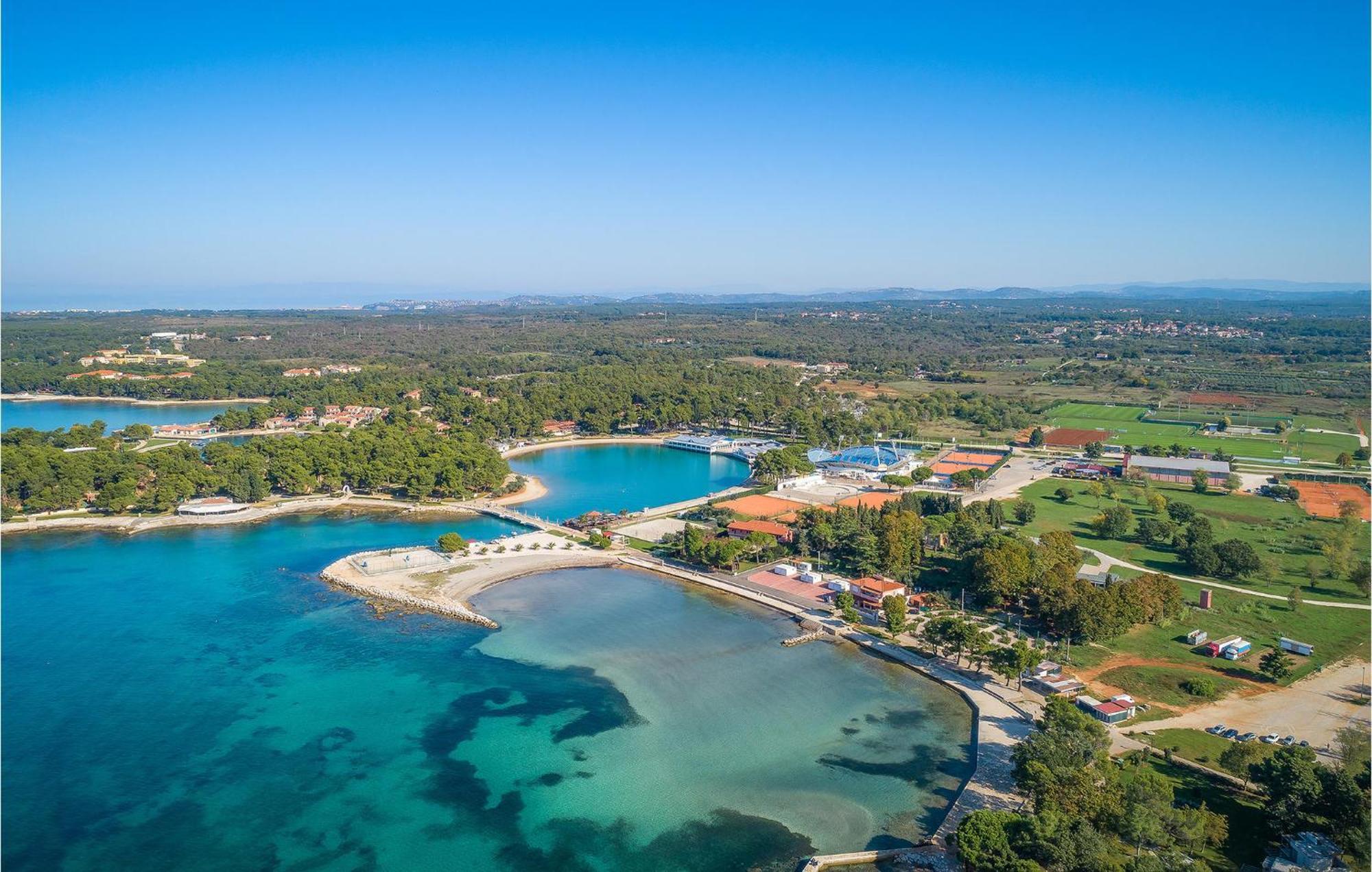 Stunning Apartment In Umag With Wifi מראה חיצוני תמונה