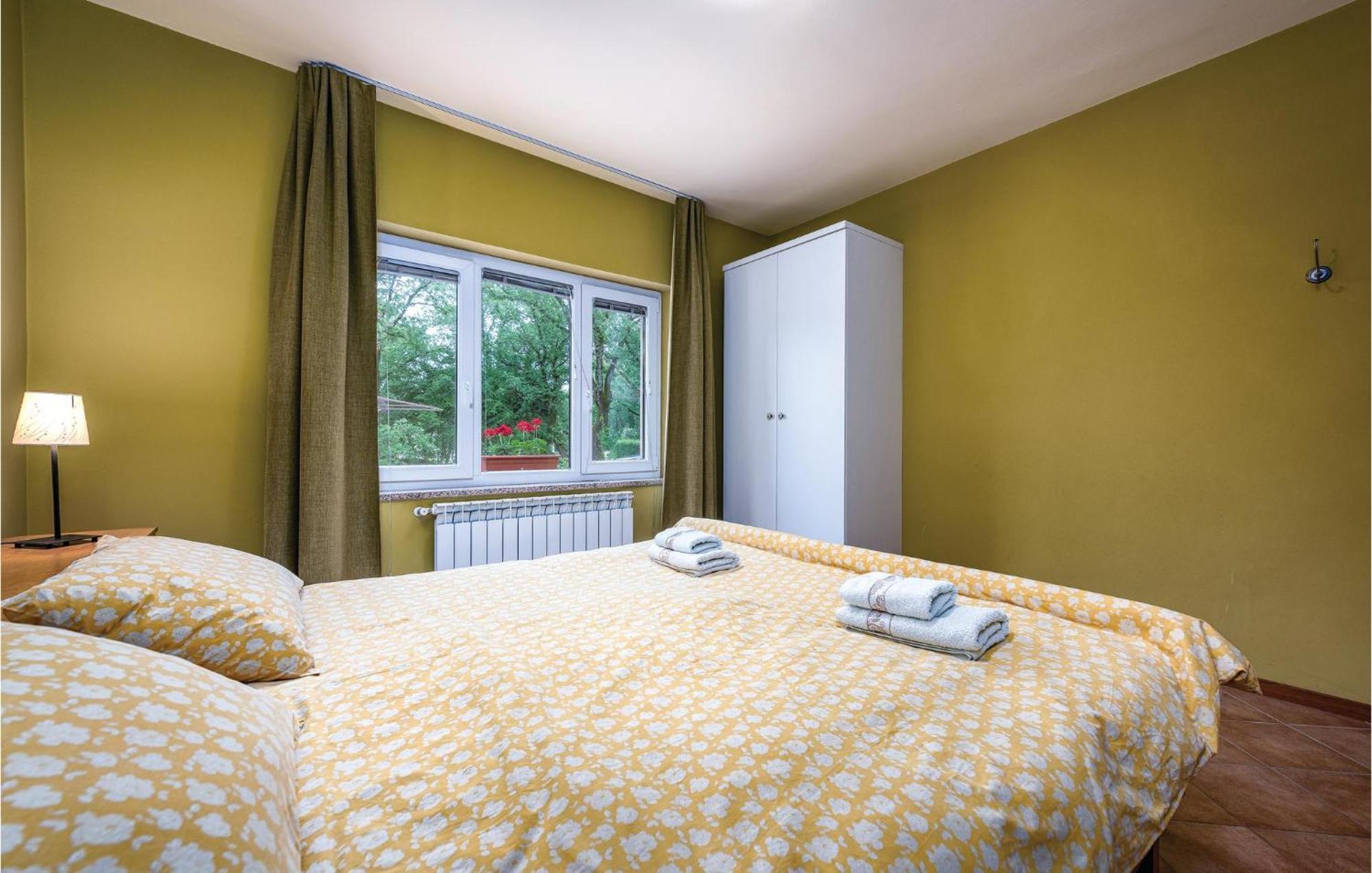 Stunning Apartment In Umag With Wifi מראה חיצוני תמונה