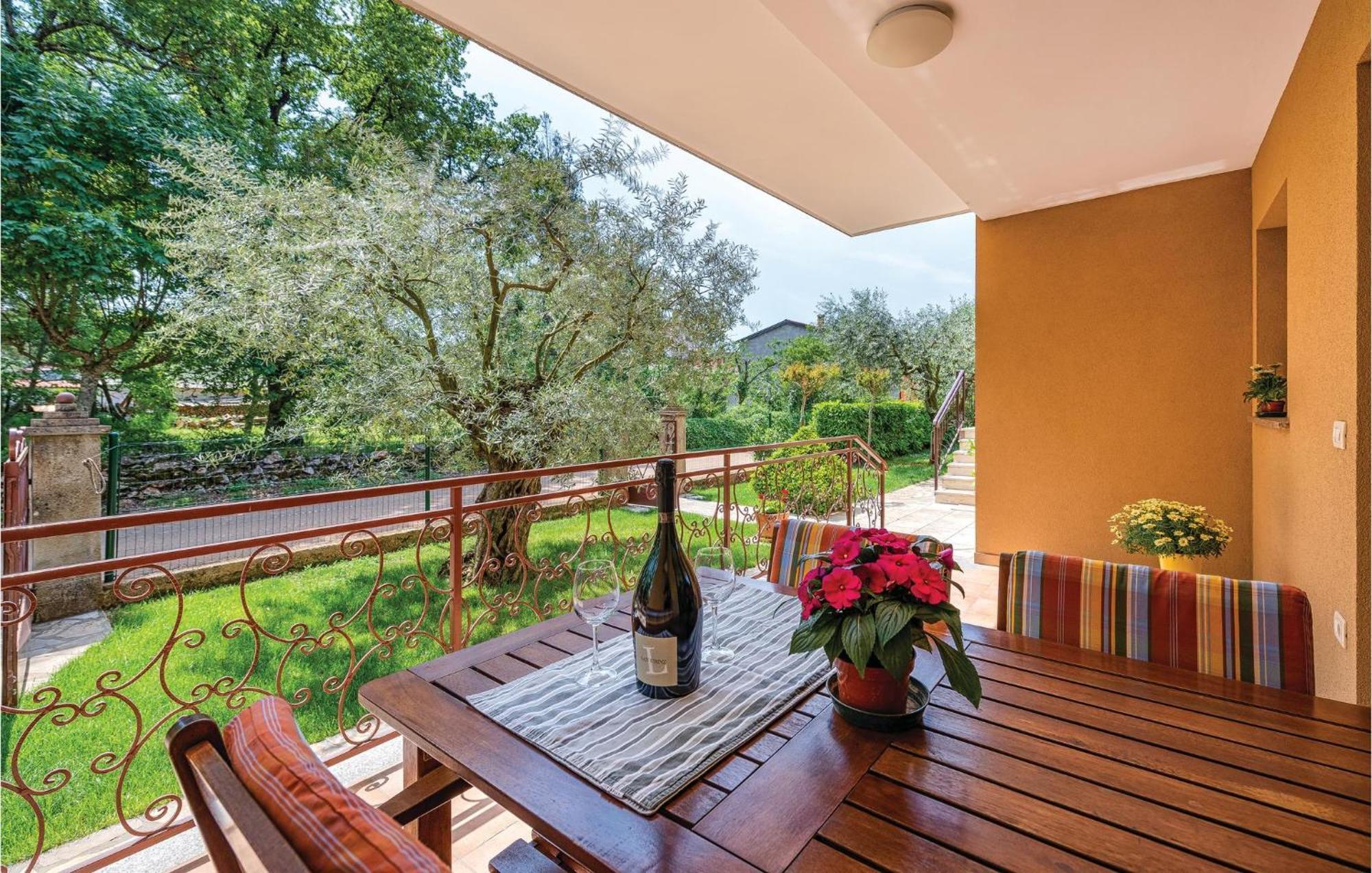 Stunning Apartment In Umag With Wifi מראה חיצוני תמונה